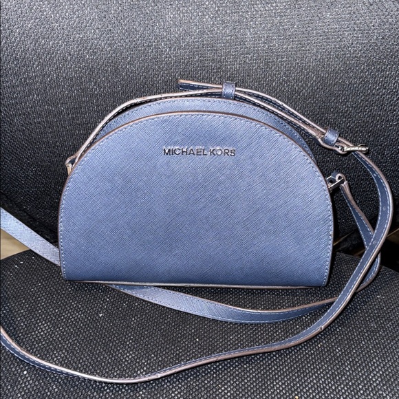 NWOT Michael Kors Jet Set Travel Half Moon Navy Crossbody Bag - Picture 1 of 4